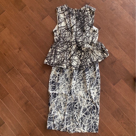 NWOT SportMax Graffiti Black & White Scribbled Writing Graphic Dress Peplum US 4 - Picture 2 of 9